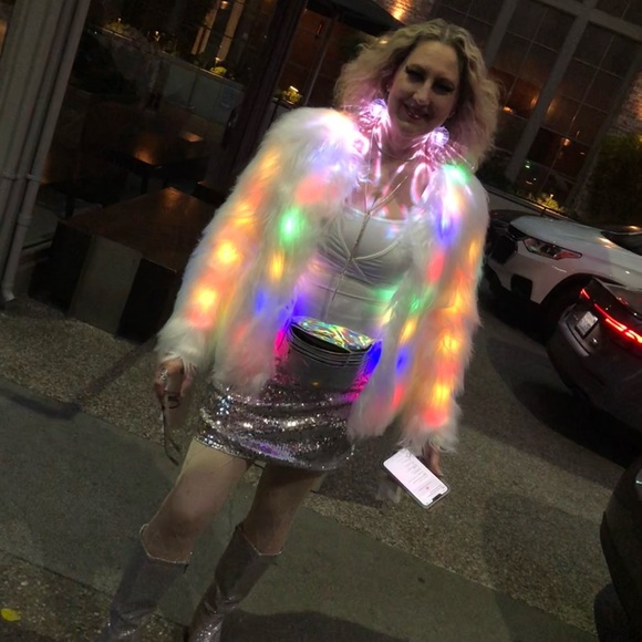 Meet your Posher, Debra - Picture 3 of 6